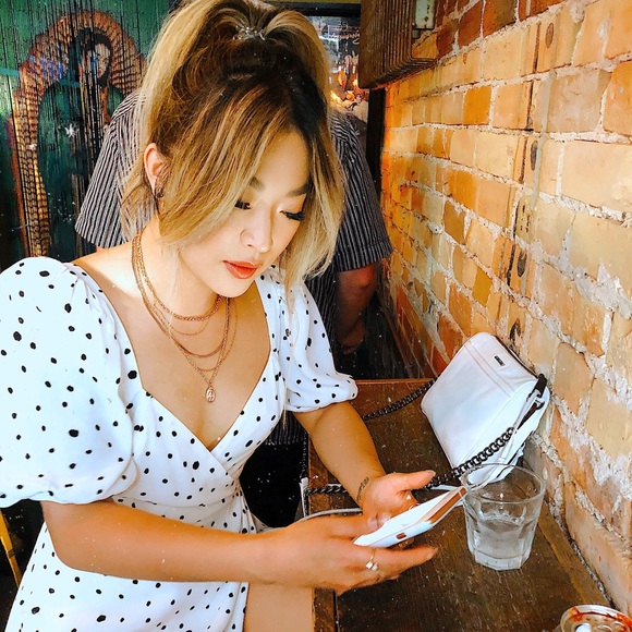 Meet your Posher, Nina • IG: @xoninackim - Picture 1 of 7